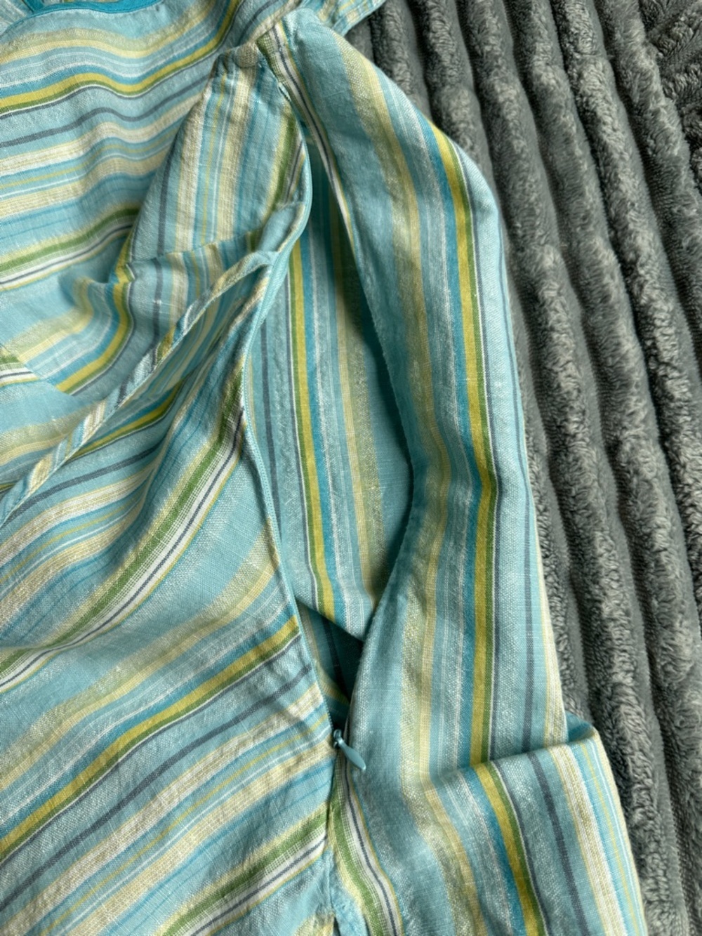 Striped Linen-Cotton sleeveless Top with waist tie - Picture 3 of 7
